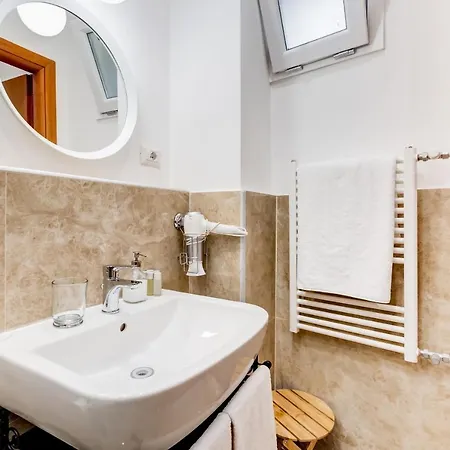 Apartment Lovely And Modern Nest Near The Colosseum Rome