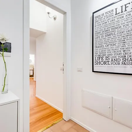 Lovely And Modern Nest Near The Colosseum Apartment *